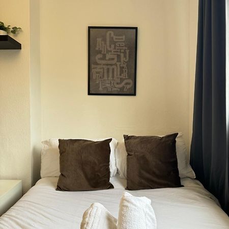 2 Bed Apt Sofa Bed Up To 6 Лондон Экстерьер фото