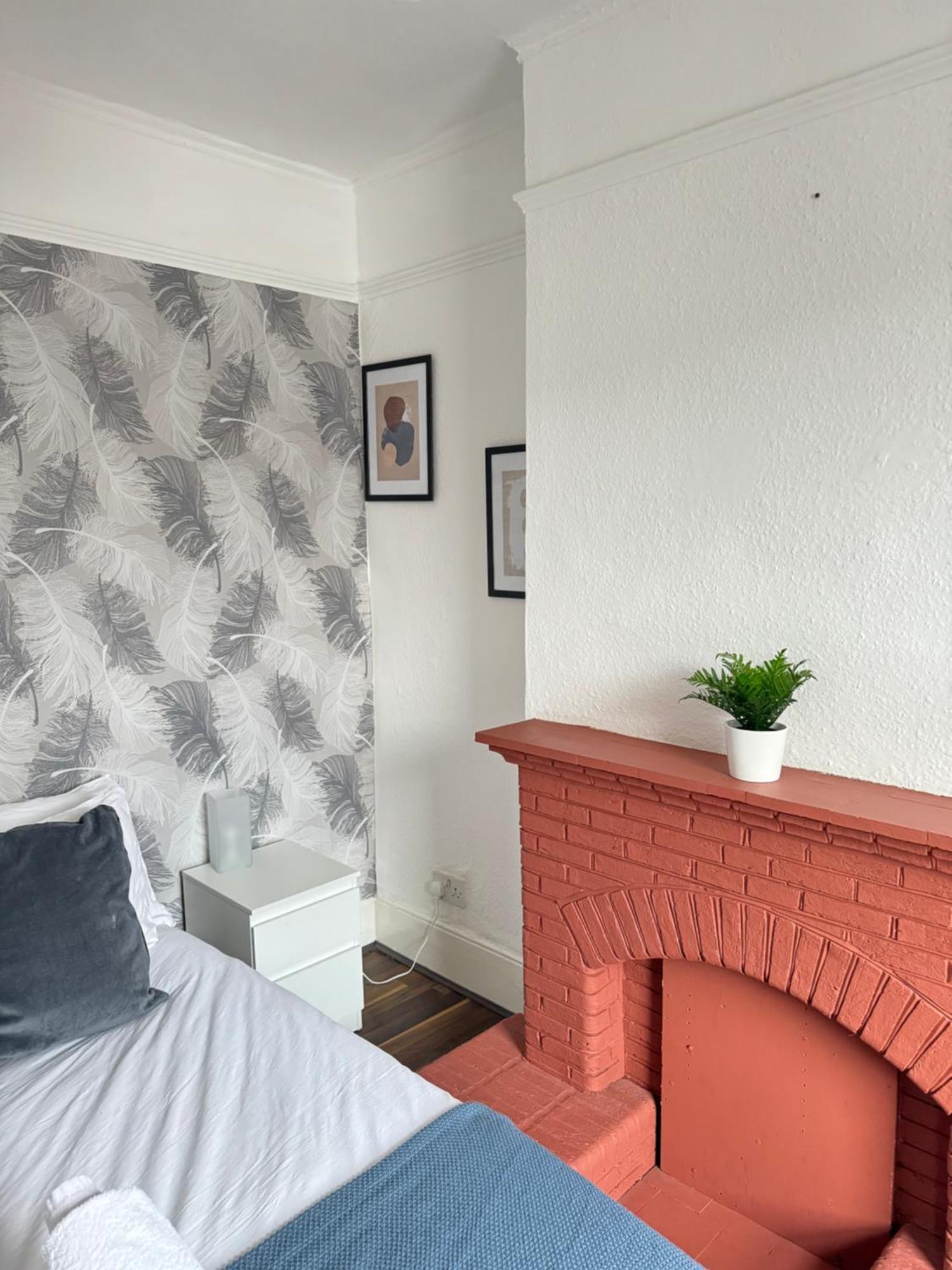 2 Bed Apt Sofa Bed Up To 6 Лондон Экстерьер фото