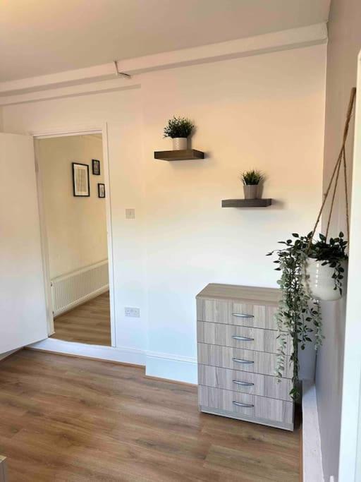 2 Bed Apt Sofa Bed Up To 6 Лондон Экстерьер фото