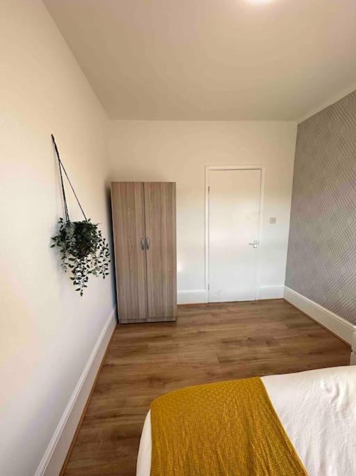 2 Bed Apt Sofa Bed Up To 6 Лондон Экстерьер фото